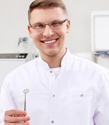 Виктор Романов: Стоматолог ортопед, ортодонт